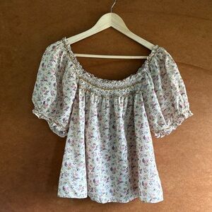 DOÊN Portia Embroidered Puff- Sleeve Top